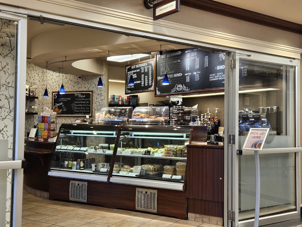 Banner Courtyard Cafe 03